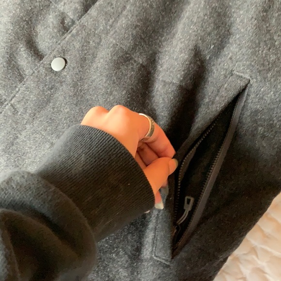 ⚡️Men’s Patagonia jacket! - Picture 3 of 5